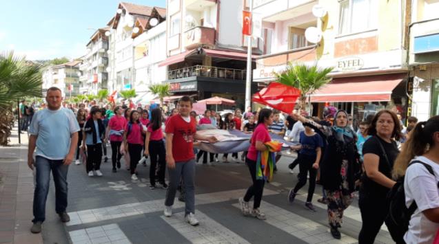 Teslim edilmeyen okulları için yürüdüler