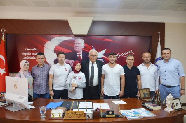 “BAŞARI HİKAYELERİNİ DUYUNCA ÇOK MUTLU OLUYORUM”