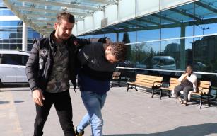 Durdurulan araçtaki uyuşturucu şüphelileri gözaltına alındı