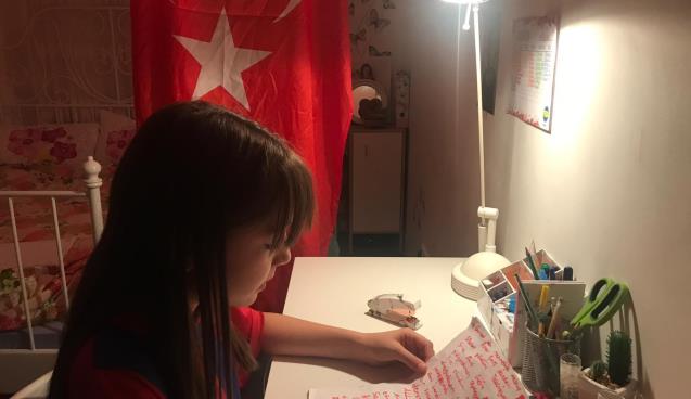 Gurbetçi küçük kızdan Mehmetçiğe destek