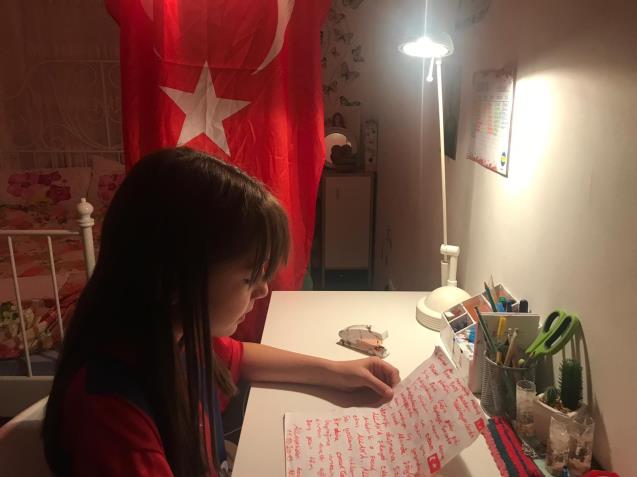 Gurbetçi küçük kızdan Mehmetçiğe destek