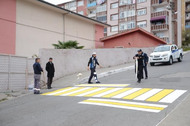 Öğrenciler için yaya geçidi yapılıyor…