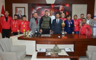 Şampiyonlar Başkan’ı ziyaret etti...