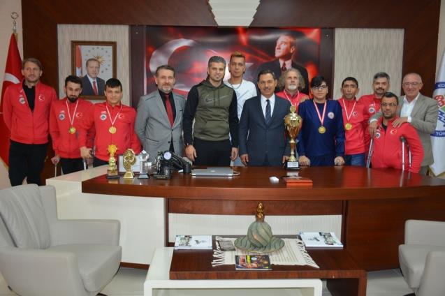 Şampiyonlar Başkan’ı ziyaret etti...