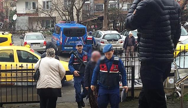  Kayınpederini bıçakladı…