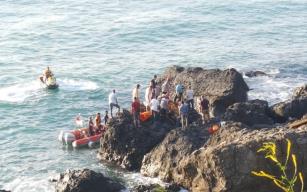 Ekipler seferber oldu... Denizden kurtarıldı...