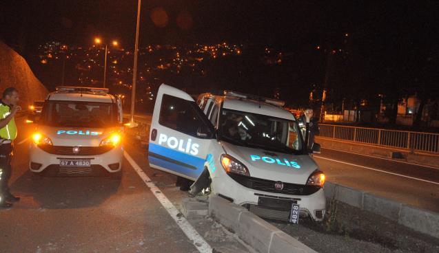Alkollü sürücüyü kovalayan polis aracı kaza yaptı: 