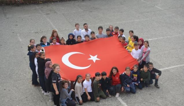 Gönüllü gençler ve öğrencilerden Mehmetçiklere destek