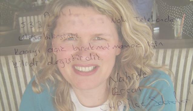 Naide delirdi, Sekreter kovuldu,kapının kilidi değiştirildi…