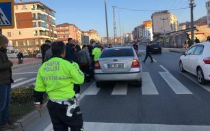 Zonguldak’ın Ereğli ilçesinde yolun karşısına geçmek isteyen