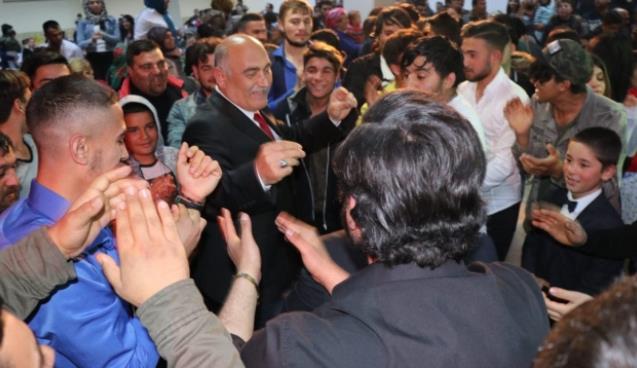 Oynadı, sohbet etti…