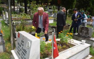 "Tüm şehitlerimizi rahmet ve minnetle yad ediyorum."