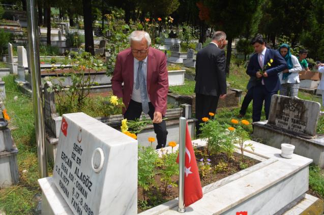 "Tüm şehitlerimizi rahmet ve minnetle yad ediyorum."