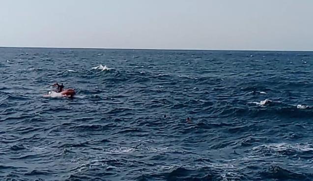 Dalgalar arasında can pazarı