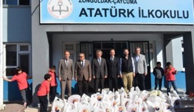 İhtiyaç sahibi öğrencilere bot dağıtıldı