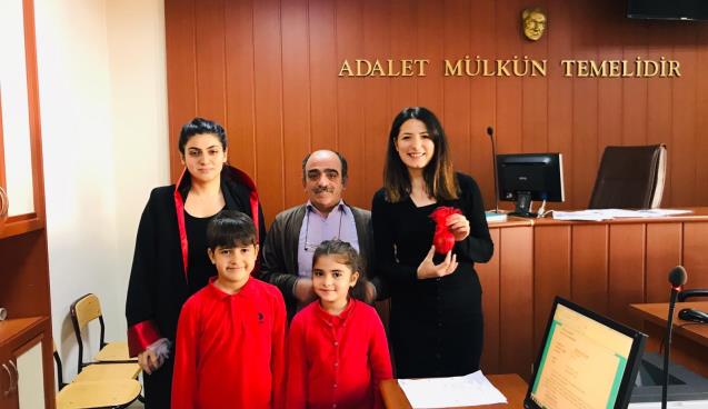 Öğrencilerden esnaf ve kurum çalışanlarına meyve