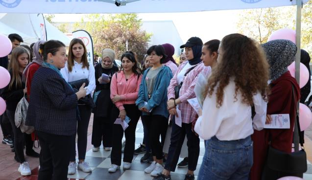 Meme kanserine dikkat çektiler