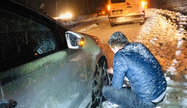 Kar, Sürücülere eziyet onlara ekmek parası oldu...