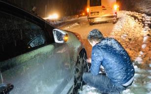 Kar, Sürücülere eziyet onlara ekmek parası oldu...