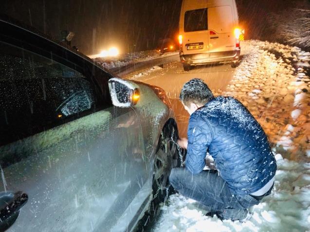 Kar, Sürücülere eziyet onlara ekmek parası oldu...