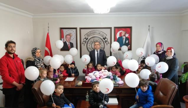 Minik çocuklardan çocuklar için atkı