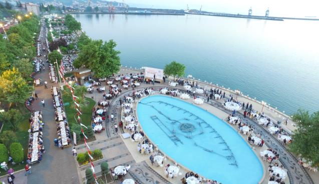 12 bin kişi Sevgi, Barış, Dostluk sofrasında iftar açtı…