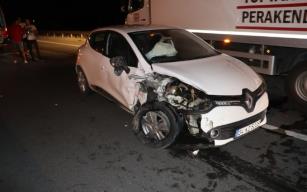 2 otomobile çarparak durabildi… Yaralılar var…