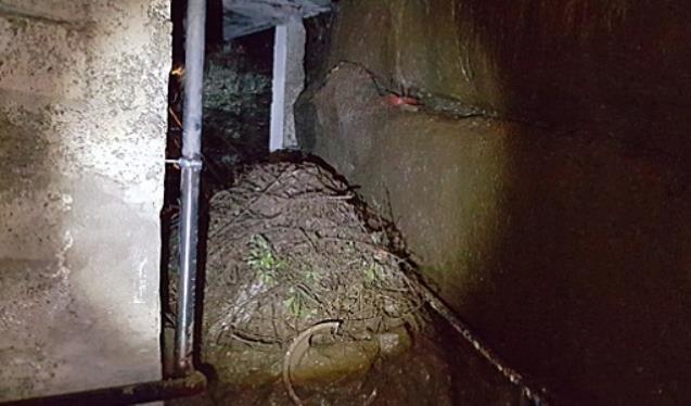 Heyelan, 4 katlı bina boşaltıldı…