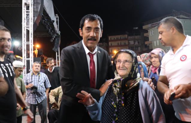 Hasadını toplayan çiftçiler Fındık Festivali’nde eğlendi