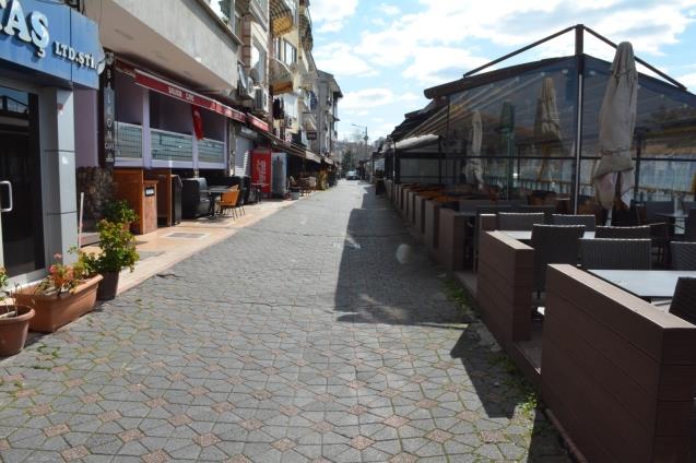 İş yerleri denetliyor, açık olanlar kapatılıyor…