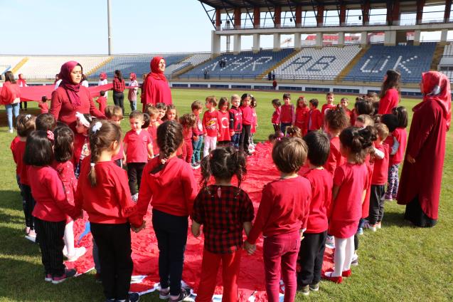Anaokulu öğrencileri Mehmetçiği unutmadı