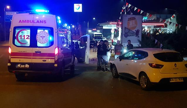  Yolun karşısına geçen kadına otomobil çarptı