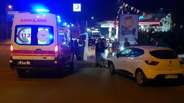  Yolun karşısına geçen kadına otomobil çarptı