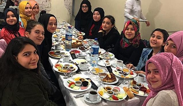 Pazar kahvaltısında buluştular…