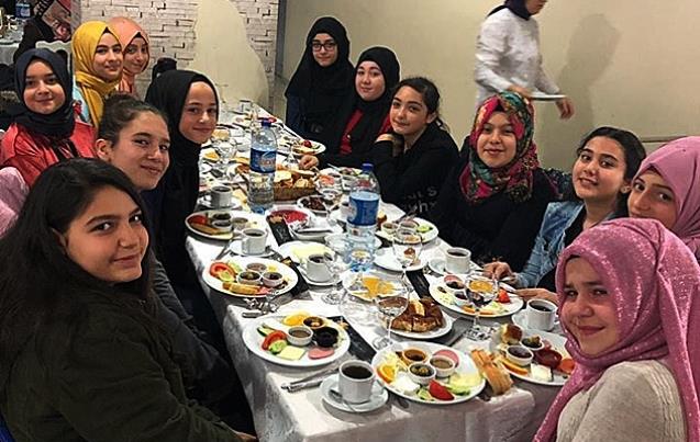 Pazar kahvaltısında buluştular…