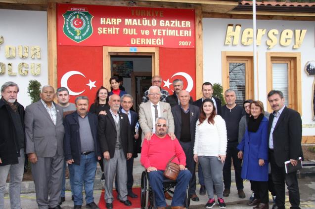 "Gönlümüz, kalbimiz, yüreğimiz sizden yana."