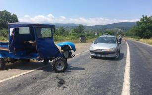 Patpat otomobille çarpıştı… Yaralılar var…