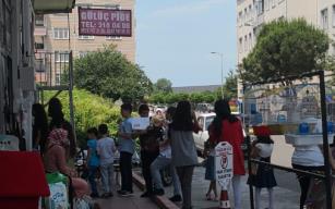 Karneyi getir. Lahmacun ve ayranı götür.