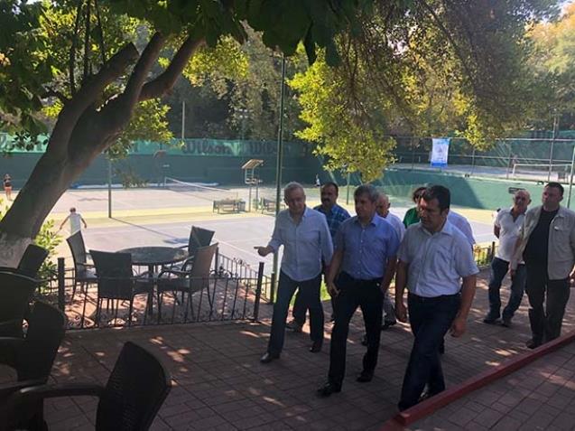 Vali Çınar tenis kortlarını inceledi