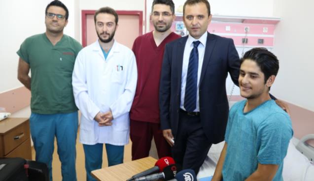 10 saatlik skolyoz ameliyatıyla sağlığına kavuştu