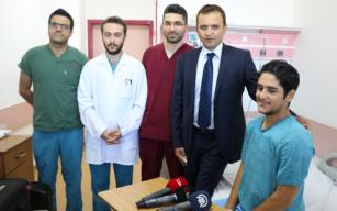 10 saatlik skolyoz ameliyatıyla sağlığına kavuştu