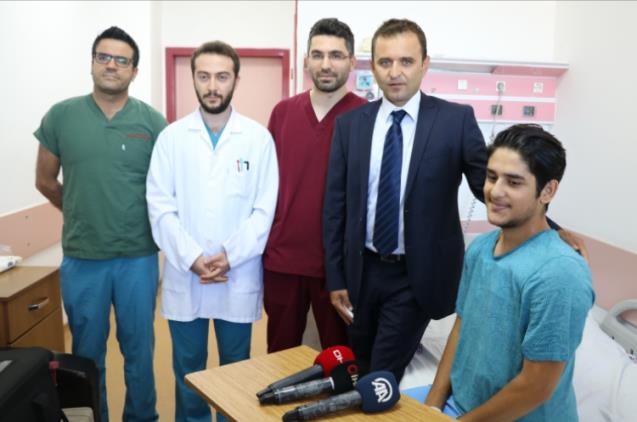 10 saatlik skolyoz ameliyatıyla sağlığına kavuştu
