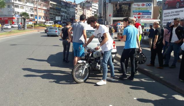 Motosiklet devrildi.. Sürücü yaralandı..