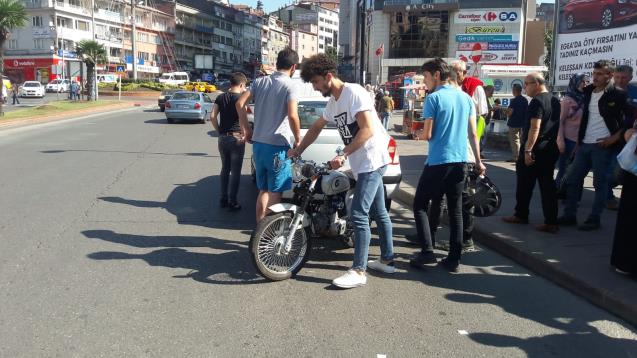 Motosiklet devrildi.. Sürücü yaralandı..