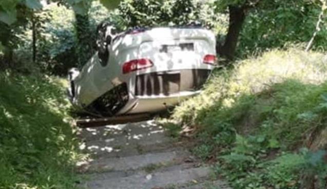 ARAÇ MERDİVENLERDEN AŞAĞIYA UÇTU