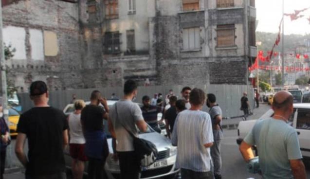 Kaza sonrası sürücüler kavga etti