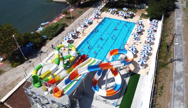 BARIŞ PLAJI’NDA AÇILAN AQUAPARK BÜYÜK İLGİ GÖRDÜ