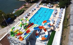 BARIŞ PLAJI’NDA AÇILAN AQUAPARK BÜYÜK İLGİ GÖRDÜ