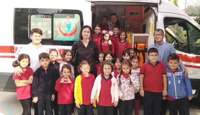 112 personeli öğrencileri ve okul personelini bilgilendirdi