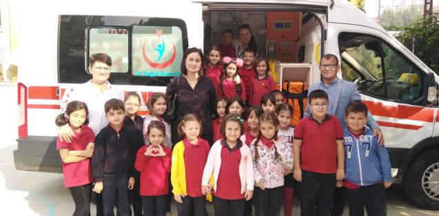 112 personeli öğrencileri ve okul personelini bilgilendirdi